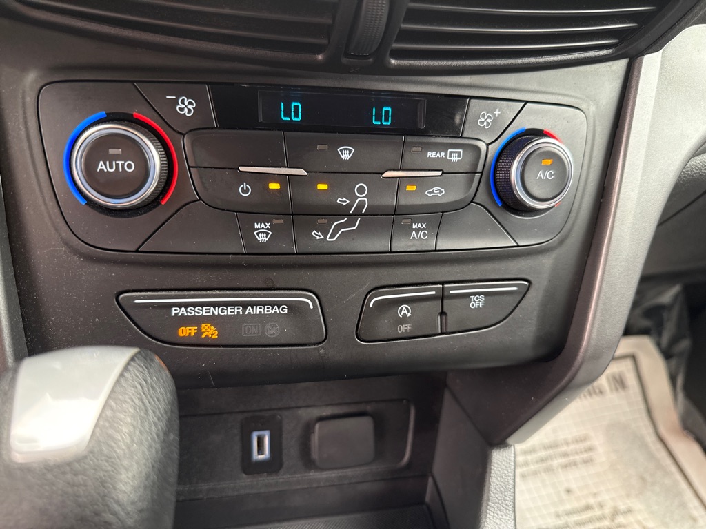 Photo 17 of this FORD ESCAPE SE TECH