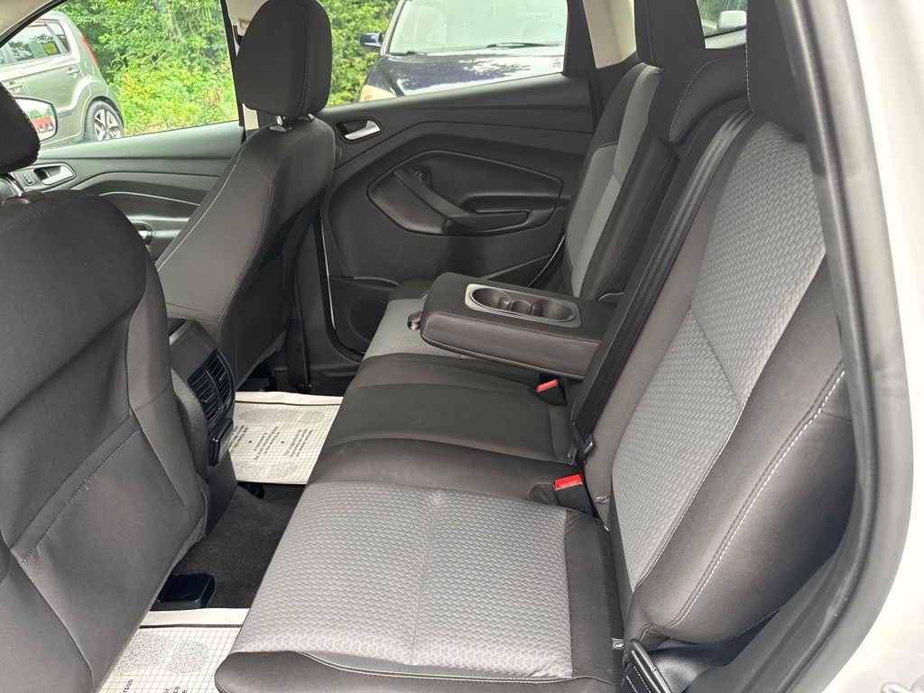 Photo 22 of this FORD ESCAPE SE TECH