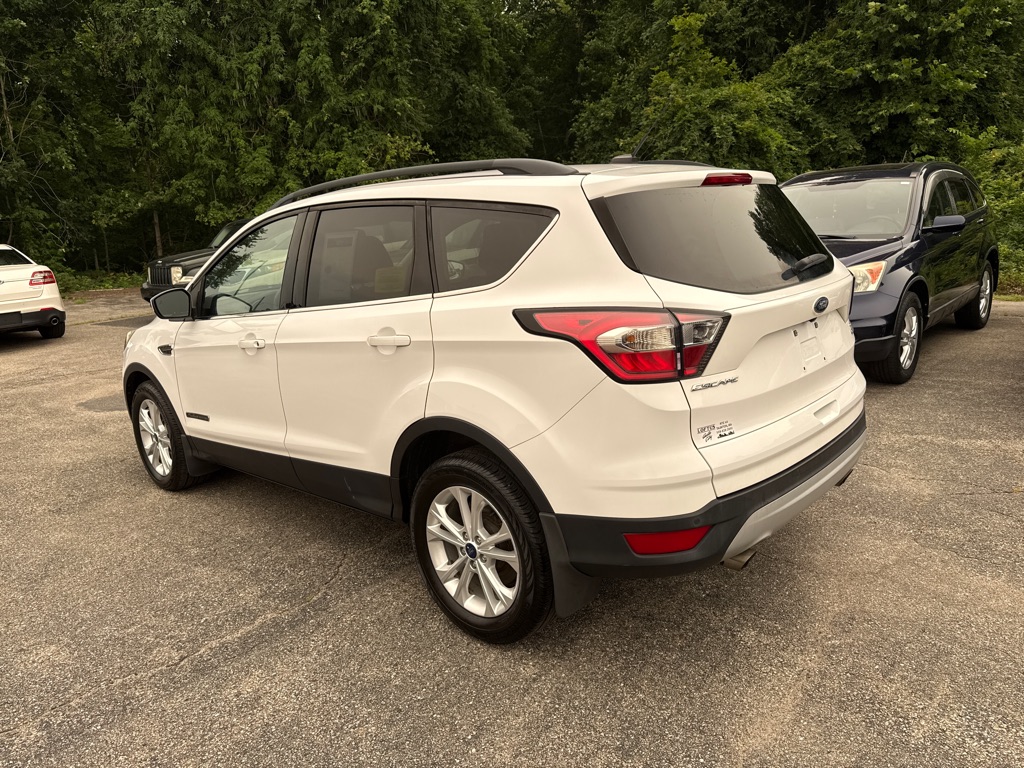 Photo 4 of this FORD ESCAPE SE TECH