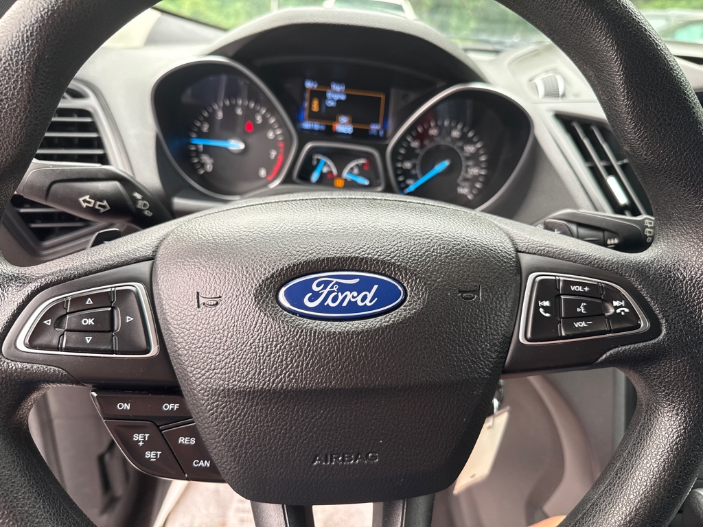 Photo 10 of this FORD ESCAPE SE TECH