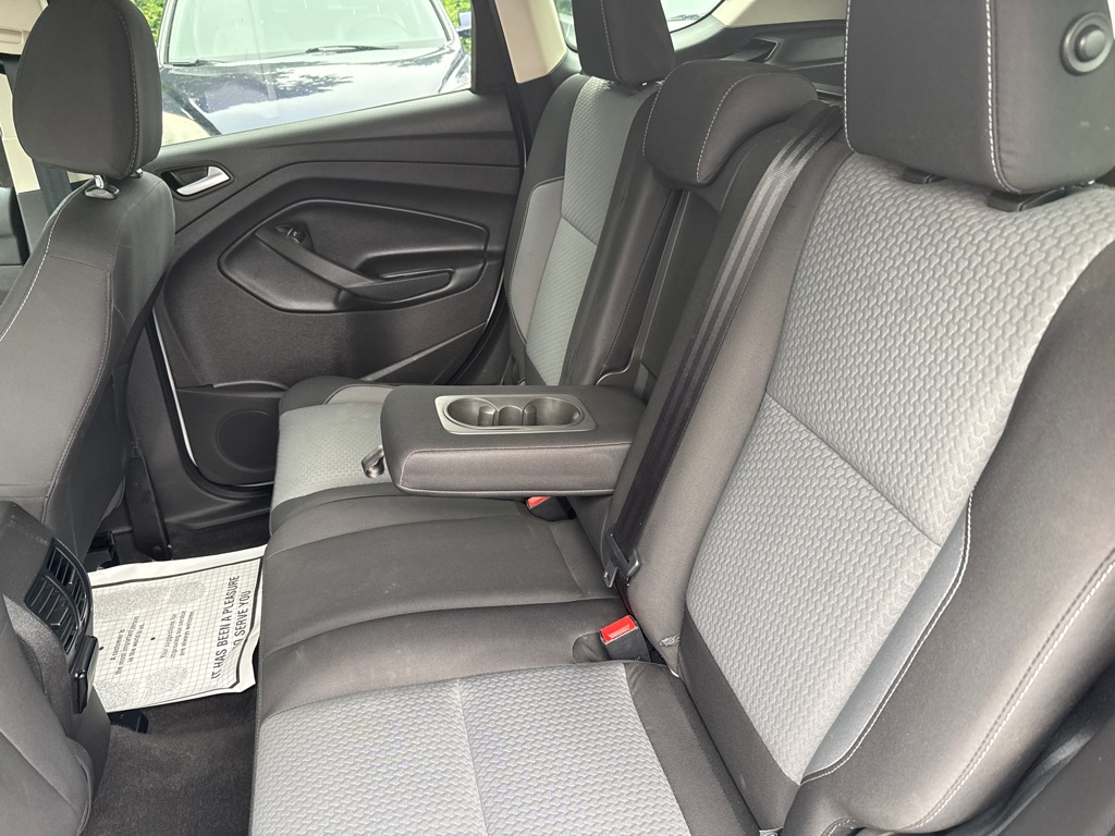 Photo 26 of this FORD ESCAPE SE TECH