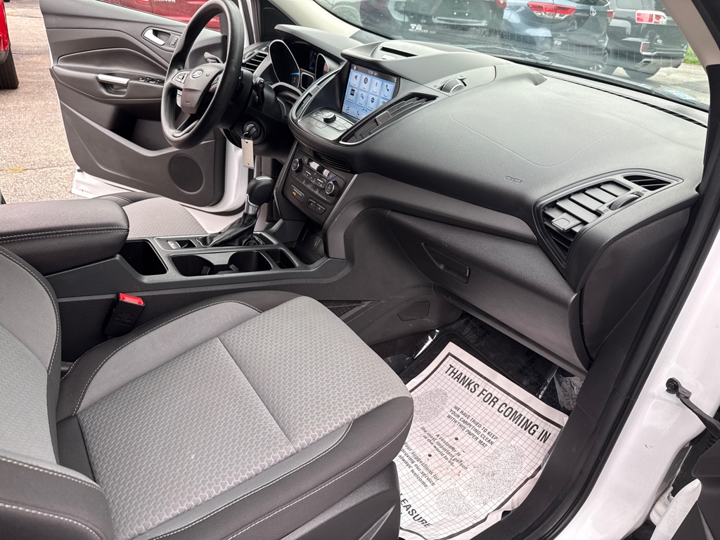 Photo 31 of this FORD ESCAPE SE TECH