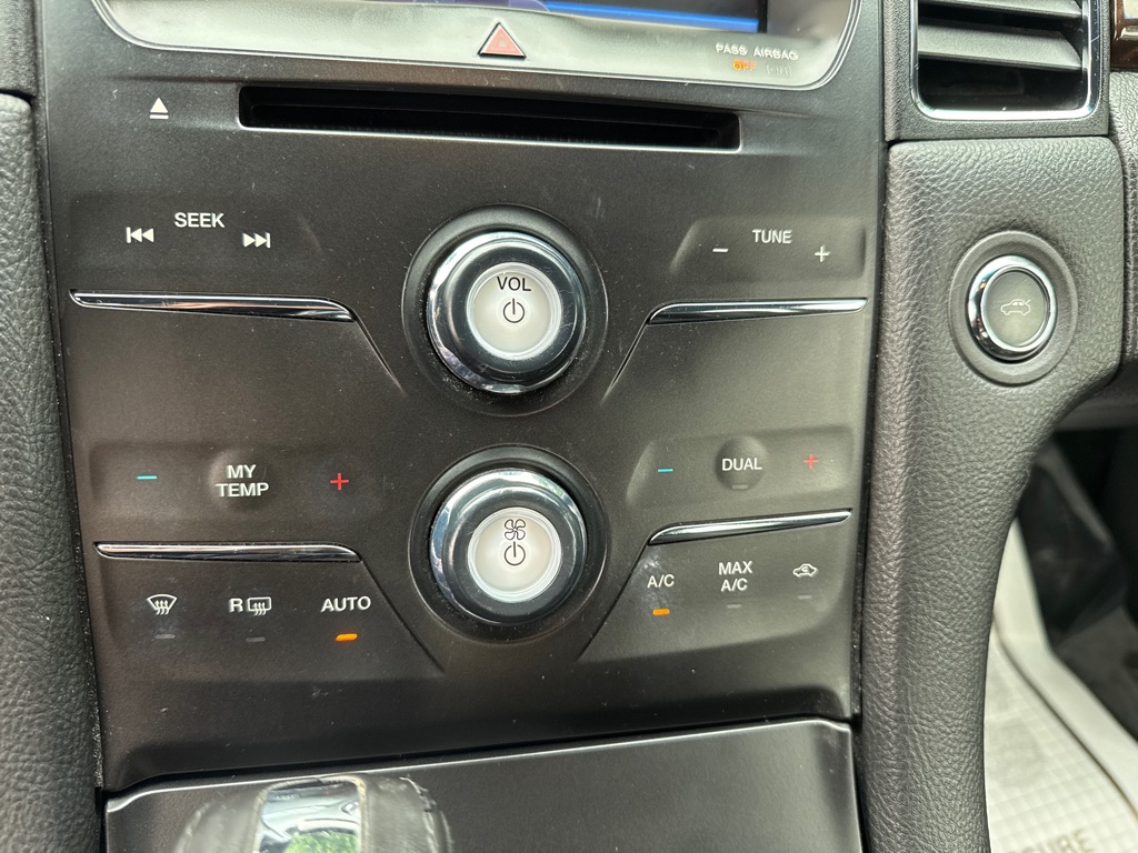 Photo 17 of this FORD TAURUS