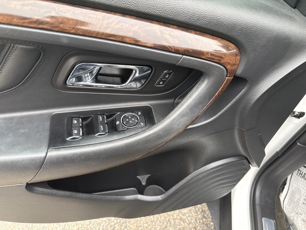 Photo 6 of this FORD TAURUS