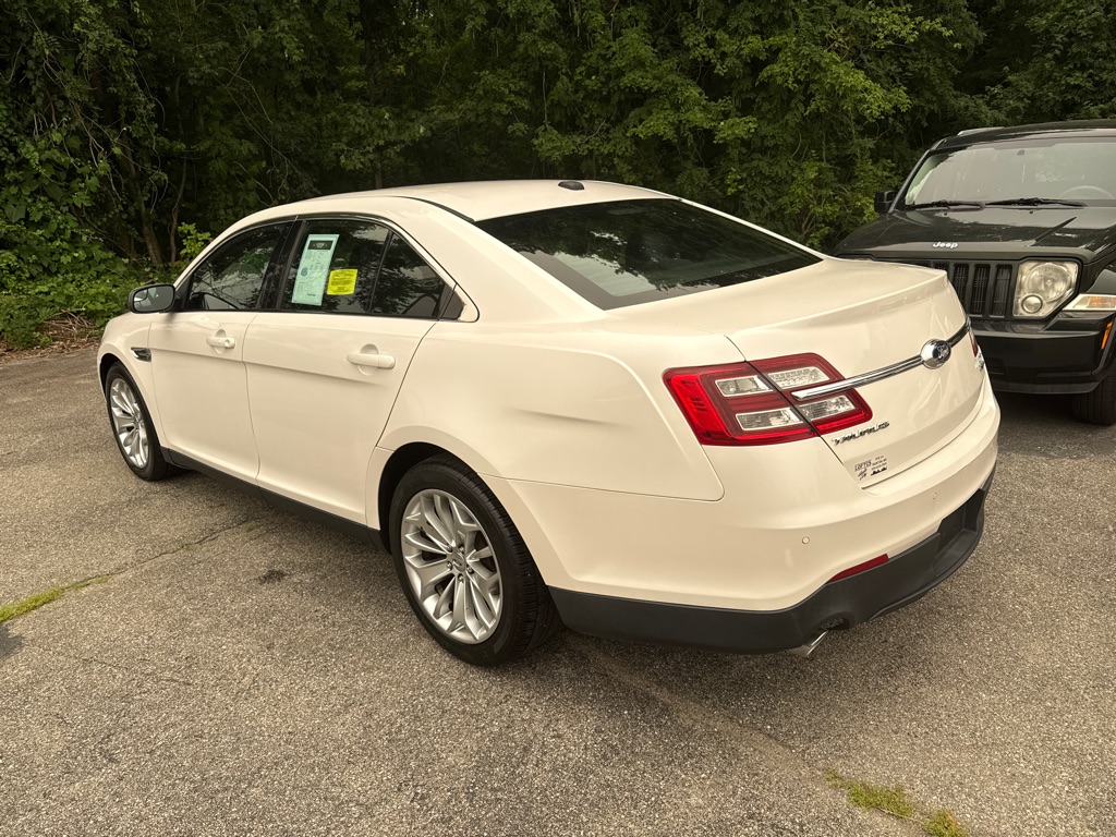 Photo 4 of this FORD TAURUS