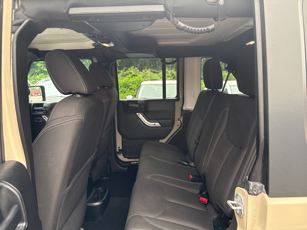 Photo 24 of this JEEP WRANGLER UNLIMI