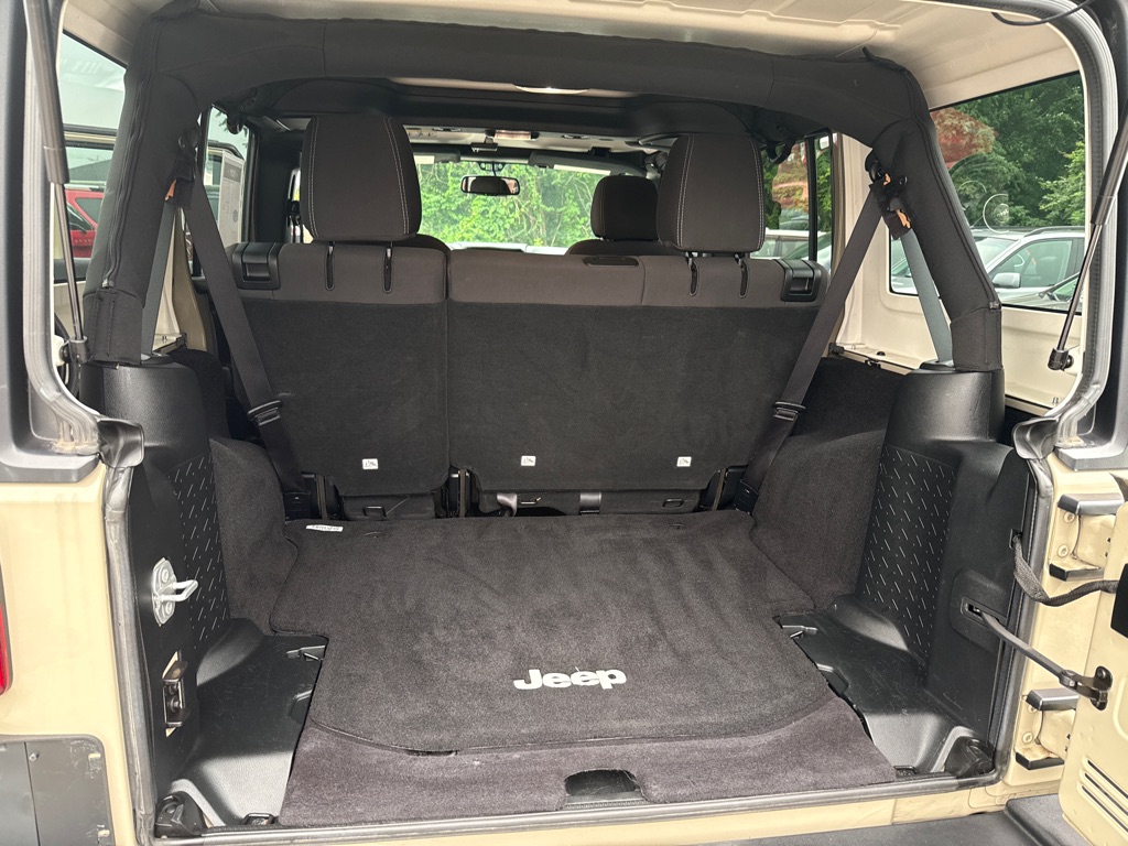 Photo 28 of this JEEP WRANGLER UNLIMI