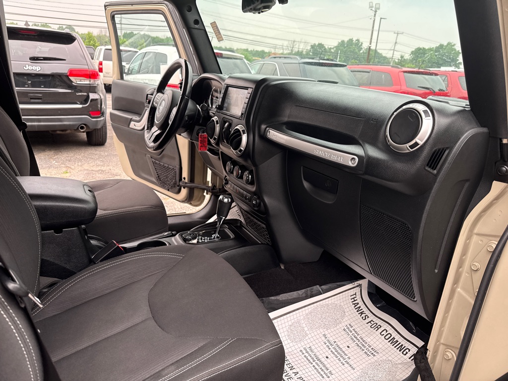 Photo 33 of this JEEP WRANGLER UNLIMI