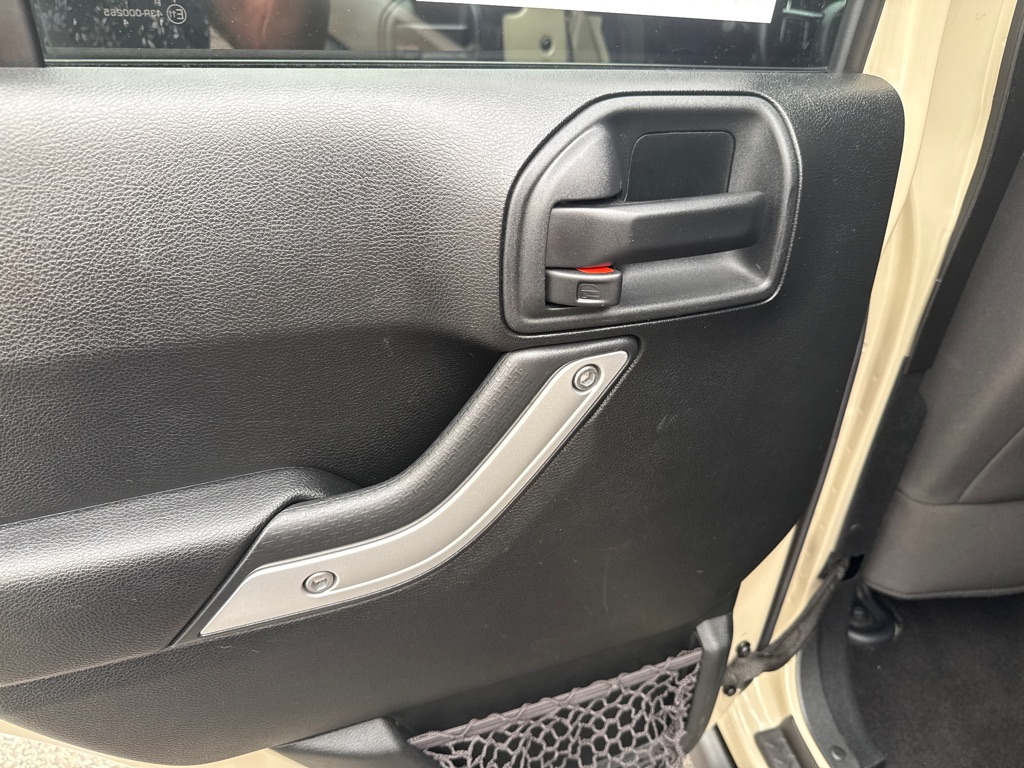 Photo 25 of this JEEP WRANGLER UNLIMI