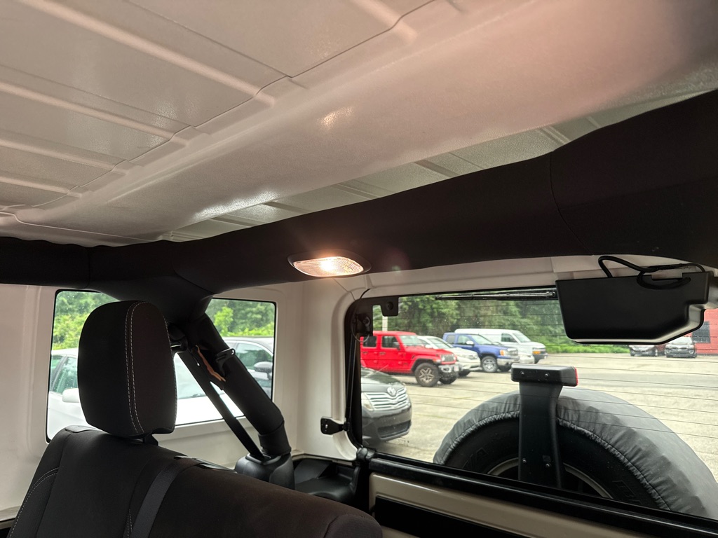 Photo 27 of this JEEP WRANGLER UNLIMI