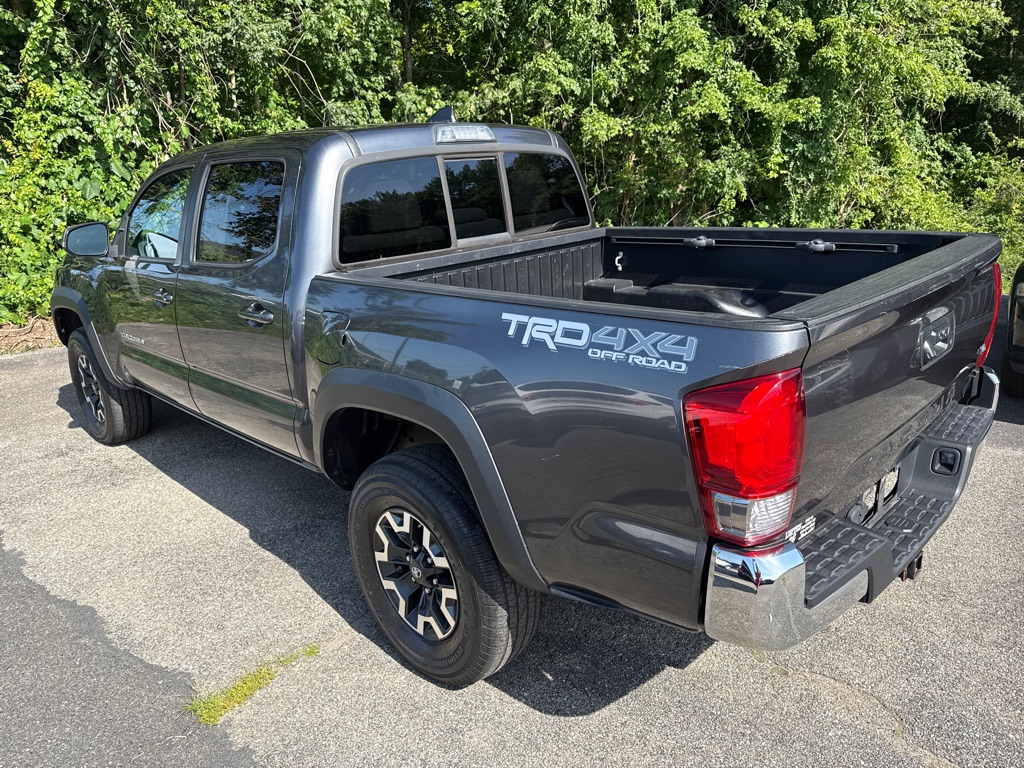 Photo 5 of this TOYOTA TACOMA TRD
