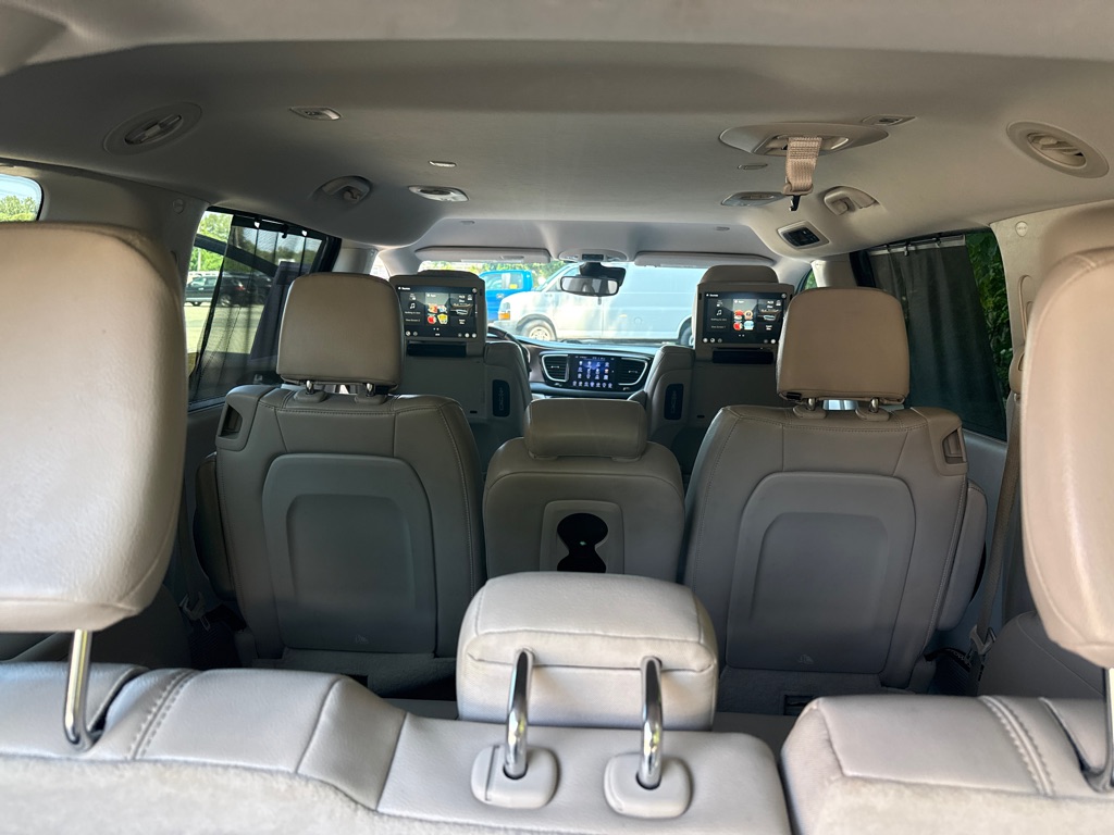 Photo 33 of this CHRYSLER PACIFICA