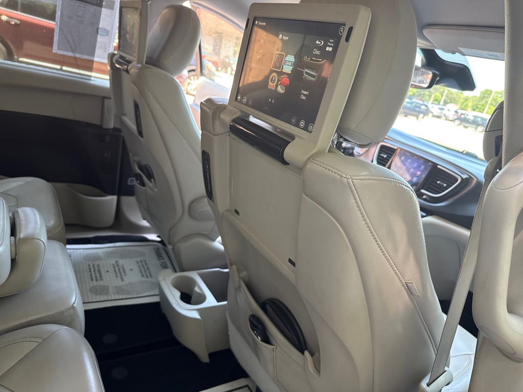 Photo 37 of this CHRYSLER PACIFICA