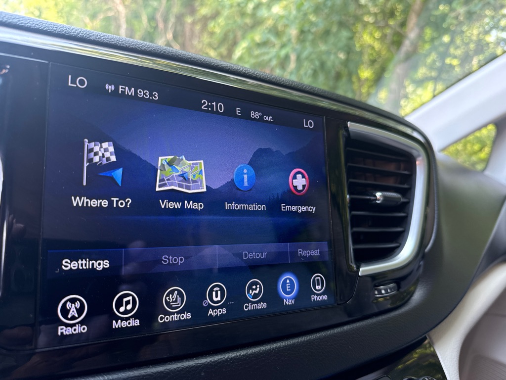 Photo 15 of this CHRYSLER PACIFICA