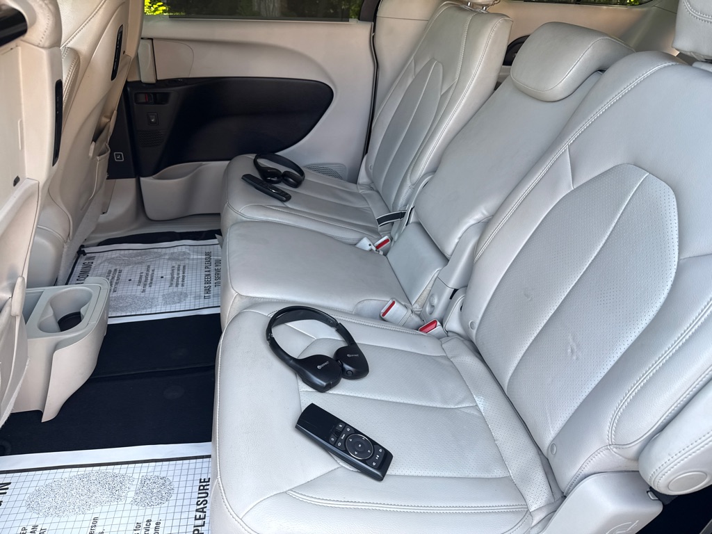 Photo 28 of this CHRYSLER PACIFICA