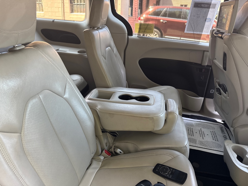 Photo 36 of this CHRYSLER PACIFICA