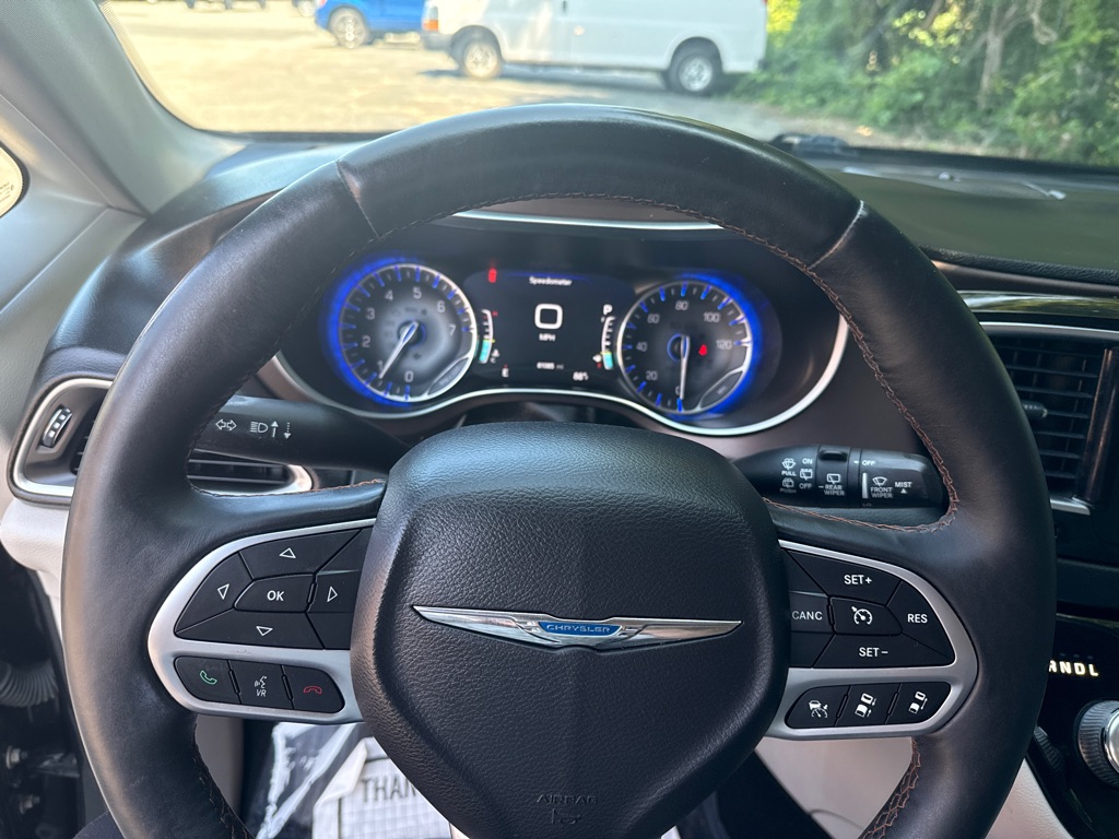 Photo 9 of this CHRYSLER PACIFICA