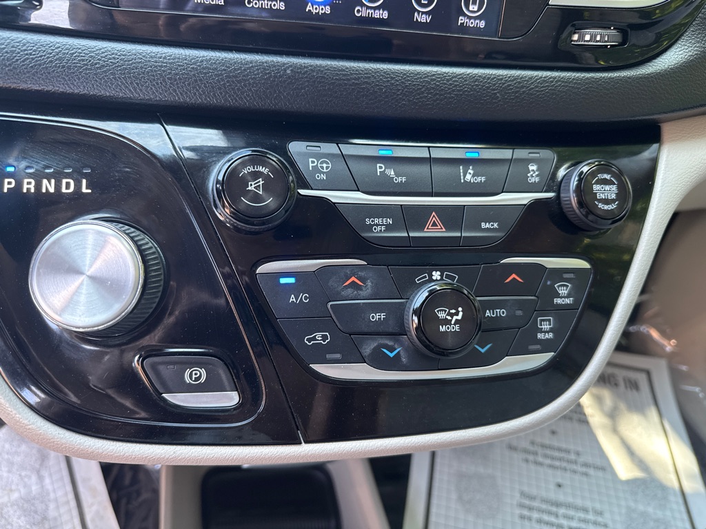 Photo 17 of this CHRYSLER PACIFICA