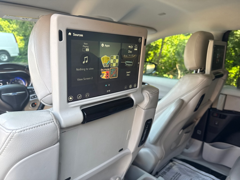Photo 12 of this CHRYSLER PACIFICA