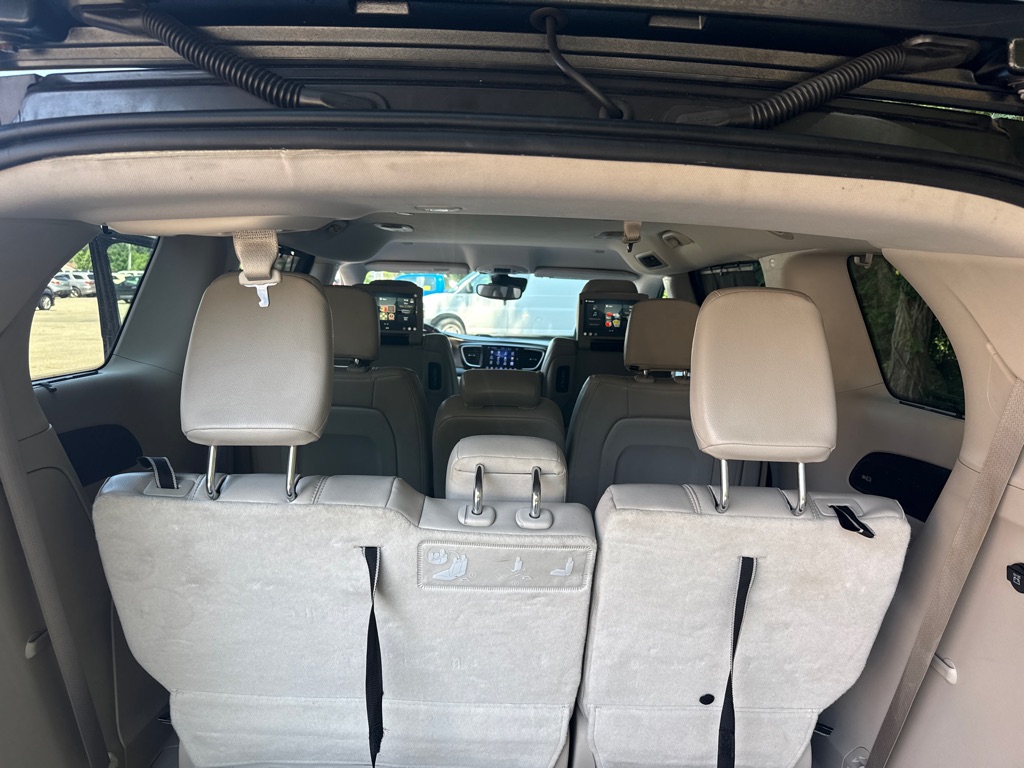 Photo 34 of this CHRYSLER PACIFICA
