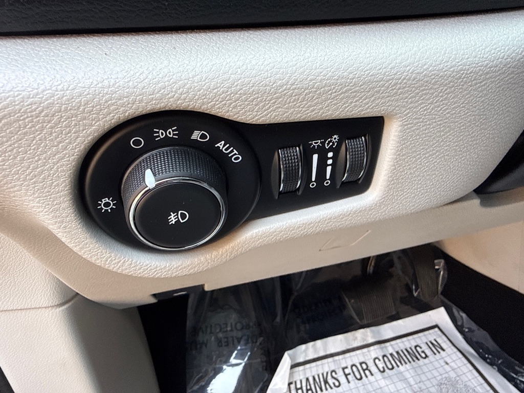 Photo 8 of this CHRYSLER PACIFICA