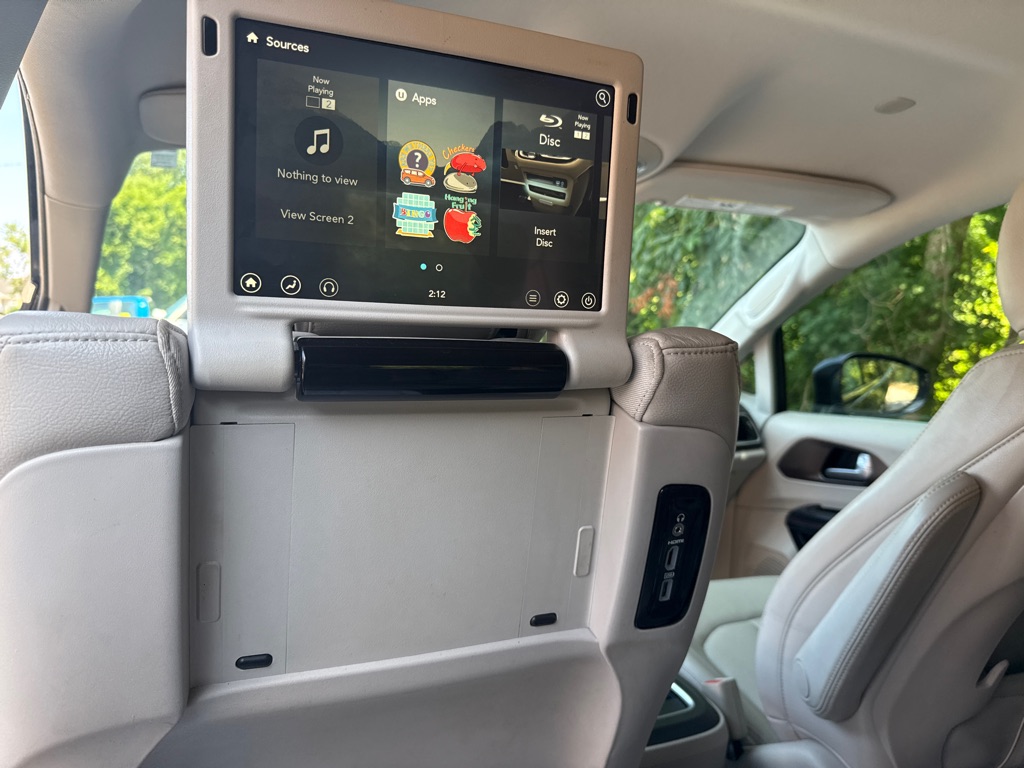 Photo 29 of this CHRYSLER PACIFICA