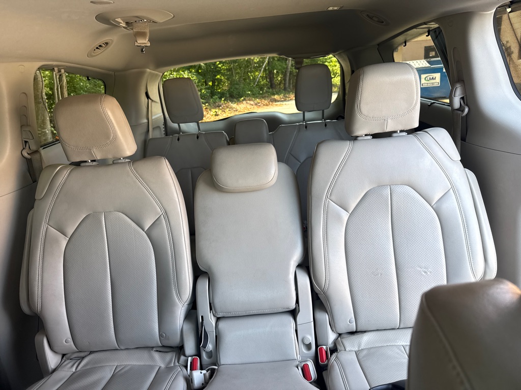 Photo 25 of this CHRYSLER PACIFICA