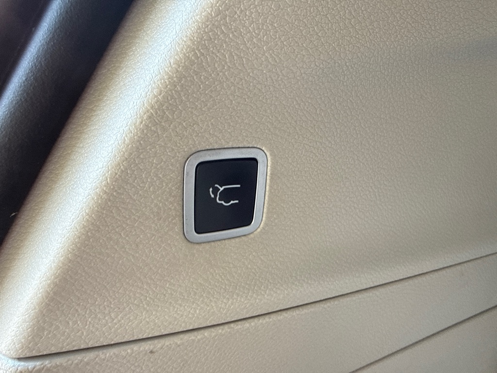Photo 32 of this CHRYSLER PACIFICA