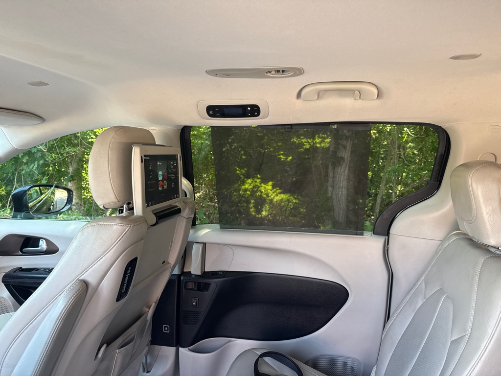 Photo 27 of this CHRYSLER PACIFICA