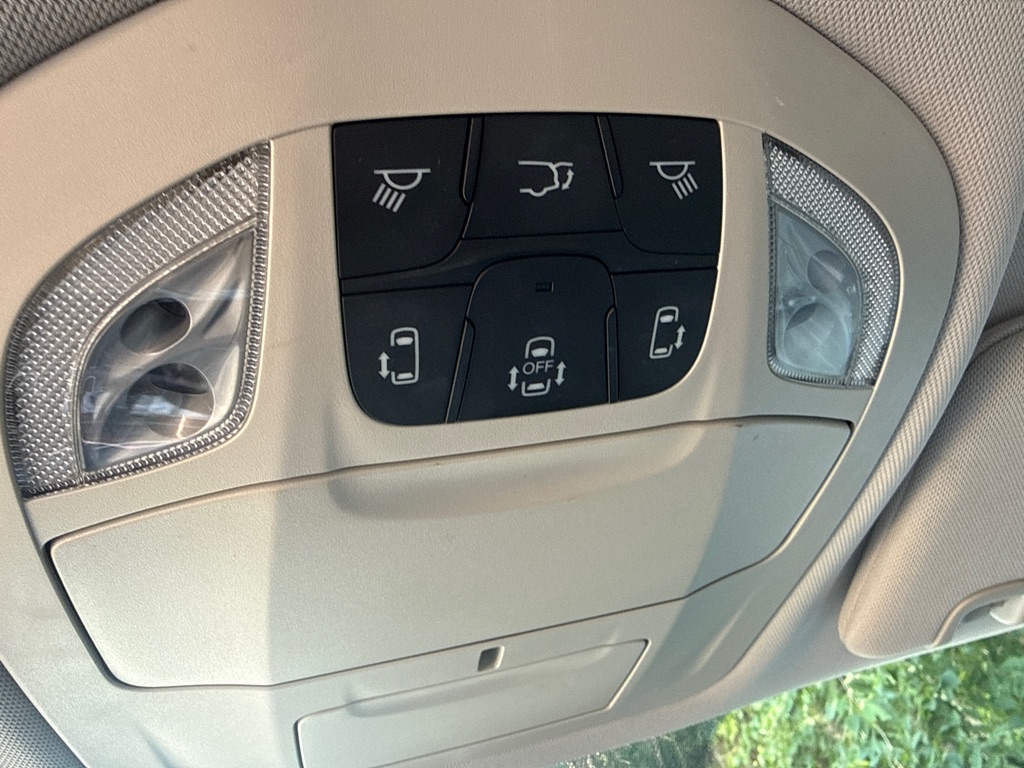 Photo 23 of this CHRYSLER PACIFICA