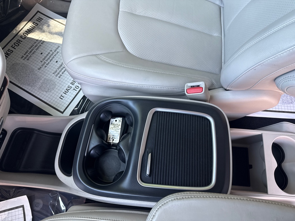 Photo 22 of this CHRYSLER PACIFICA