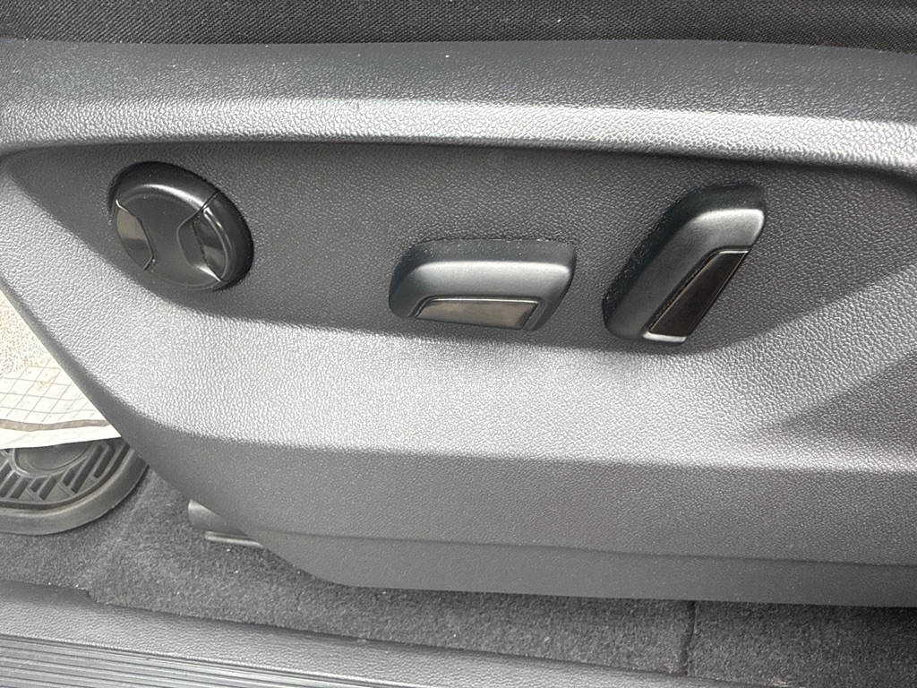 Photo 8 of this VOLKSWAGEN ATLAS W/ TECH