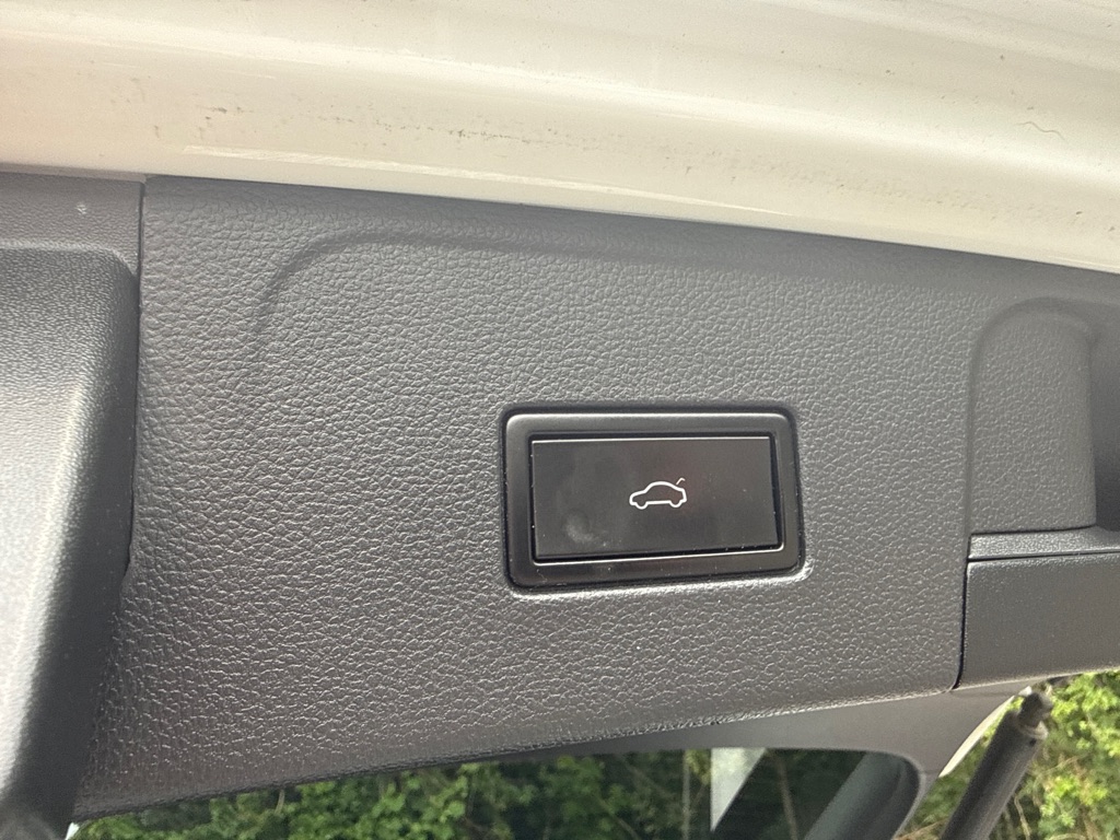 Photo 31 of this VOLKSWAGEN ATLAS W/ TECH