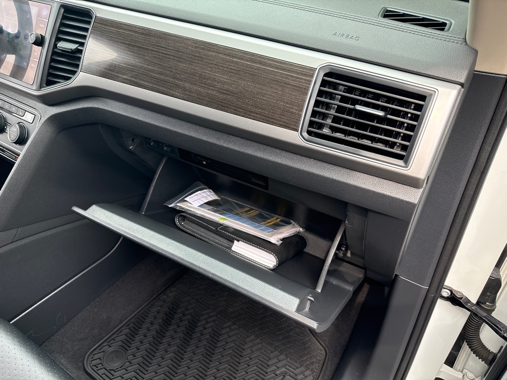 Photo 36 of this VOLKSWAGEN ATLAS W/ TECH