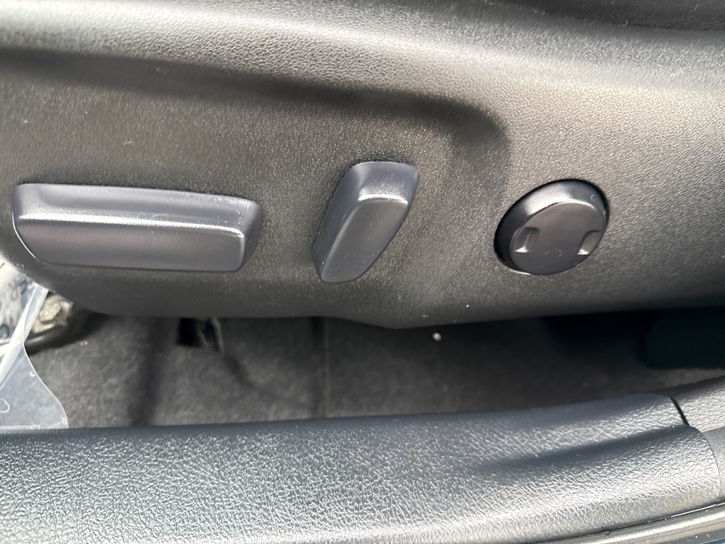 Photo 8 of this TOYOTA CAMRY SE