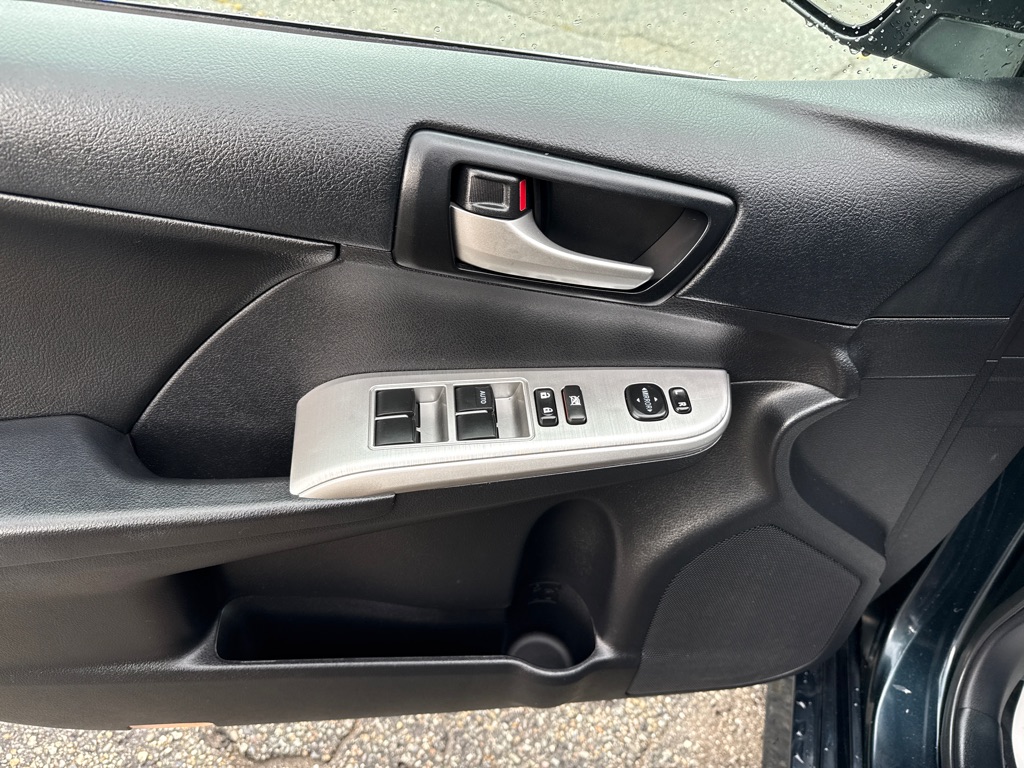 Photo 7 of this TOYOTA CAMRY SE