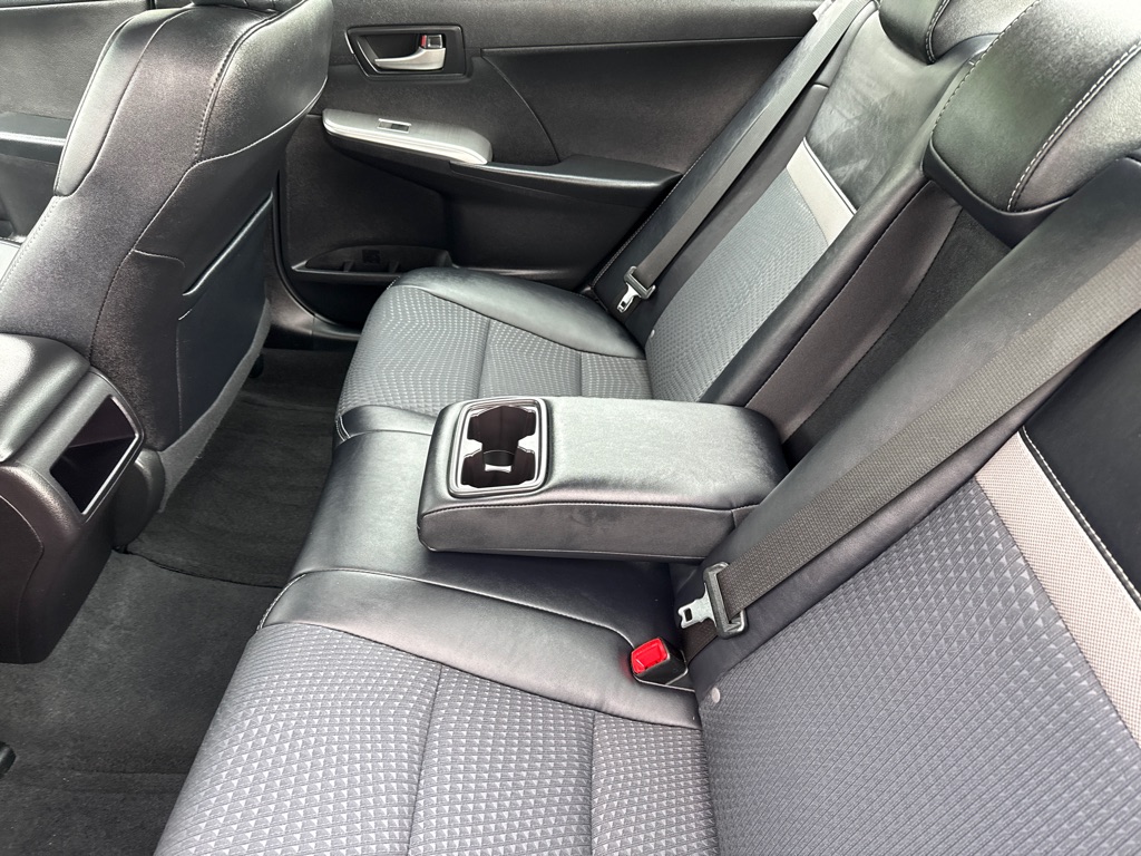 Photo 21 of this TOYOTA CAMRY SE