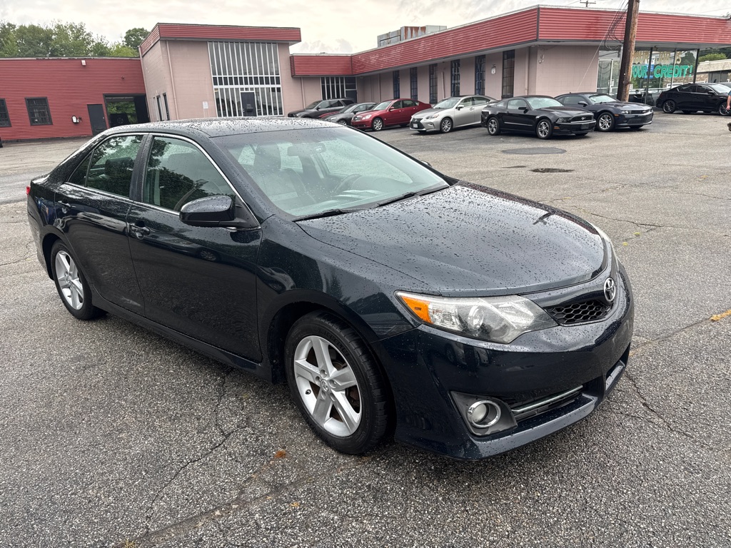 Photo 2 of this TOYOTA CAMRY SE