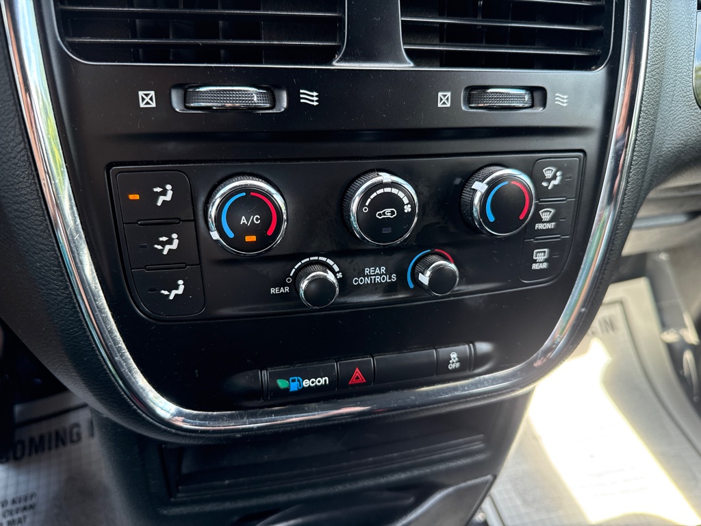 Photo 13 of this DODGE GRAND CARAVAN