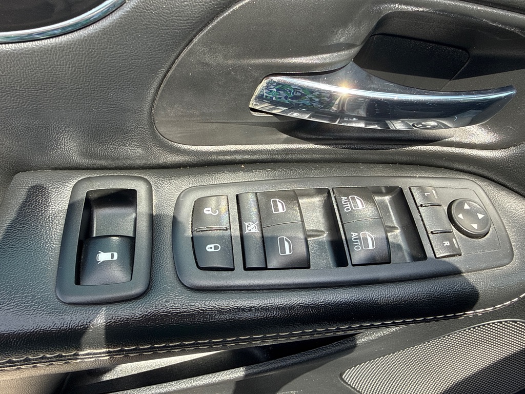 Photo 6 of this DODGE GRAND CARAVAN