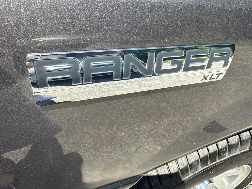 Photo 3 of this FORD RANGER XLT