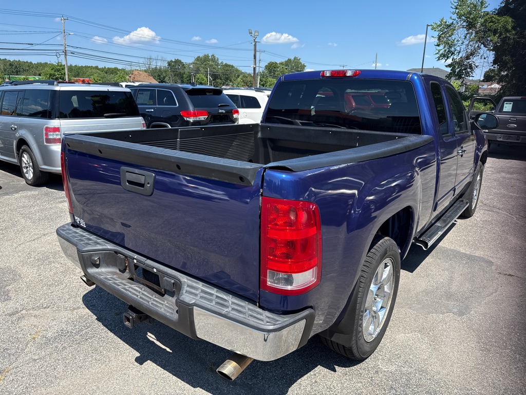 Photo 2 of this GMC SIERRA SLE