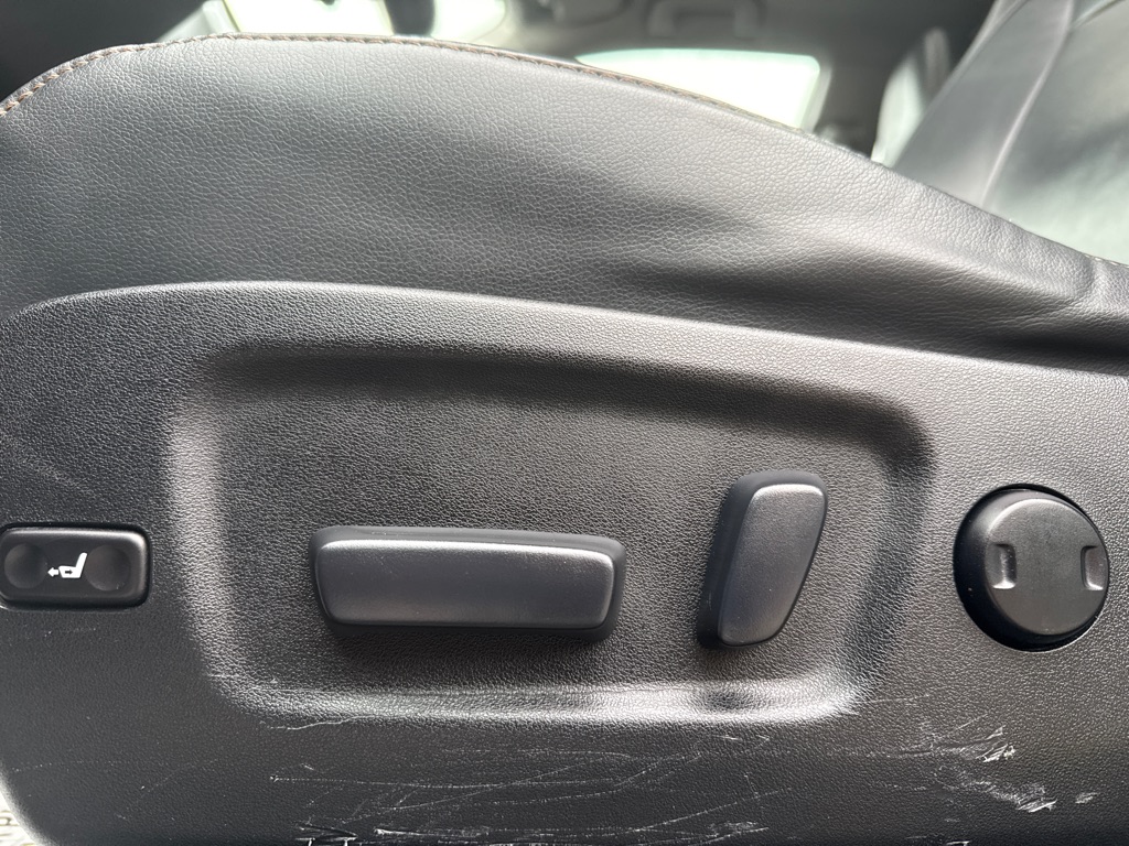 Photo 9 of this TOYOTA HIGHLANDER