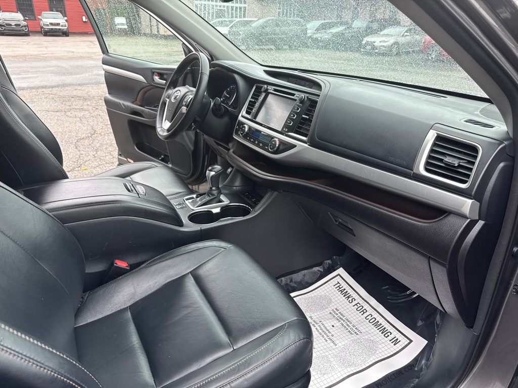 Photo 33 of this TOYOTA HIGHLANDER