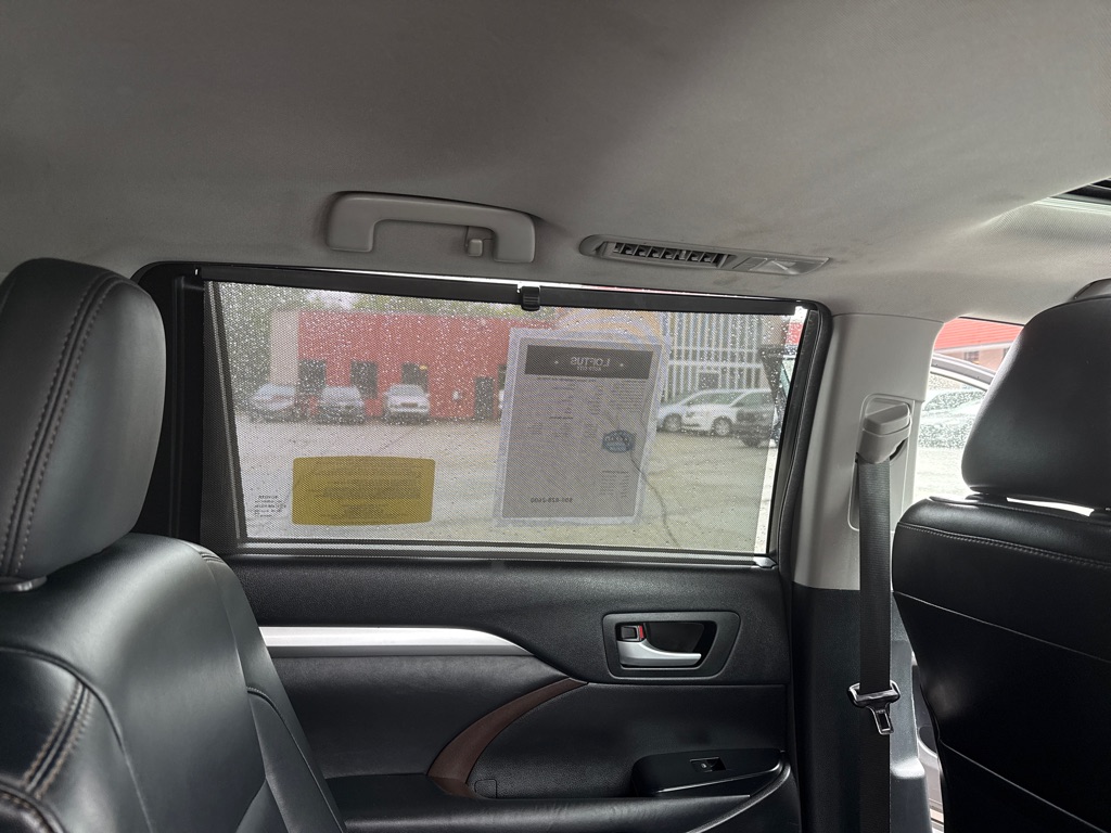 Photo 31 of this TOYOTA HIGHLANDER