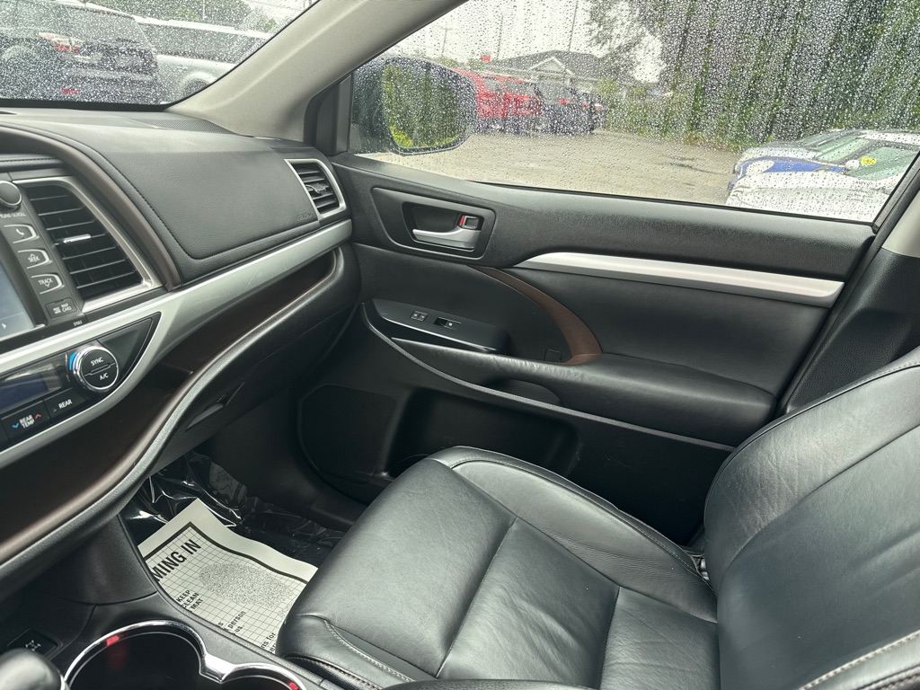Photo 25 of this TOYOTA HIGHLANDER