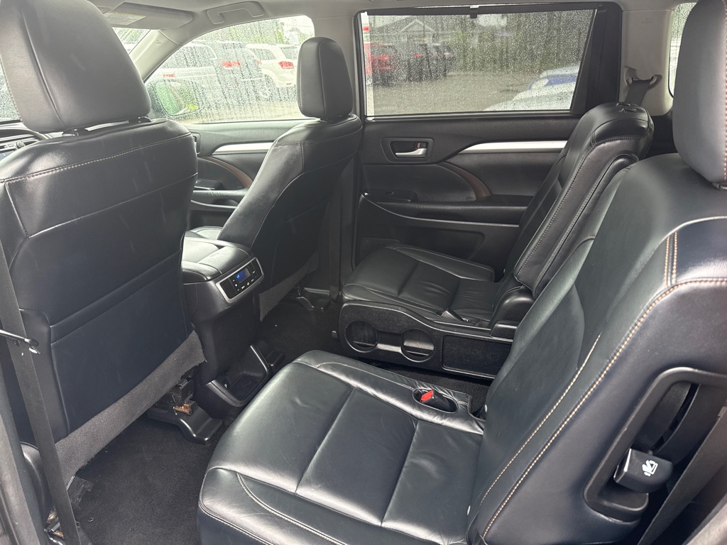 Photo 26 of this TOYOTA HIGHLANDER