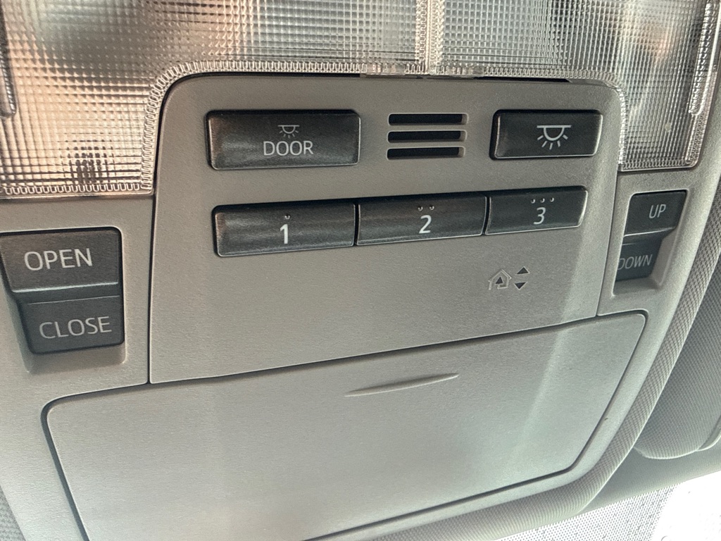 Photo 24 of this TOYOTA HIGHLANDER