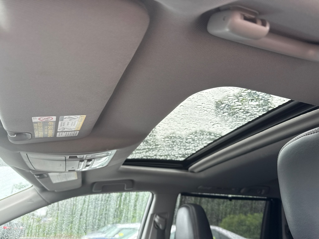 Photo 12 of this TOYOTA HIGHLANDER