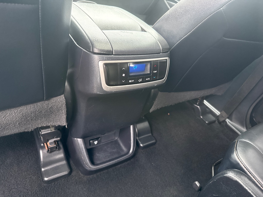 Photo 27 of this TOYOTA HIGHLANDER